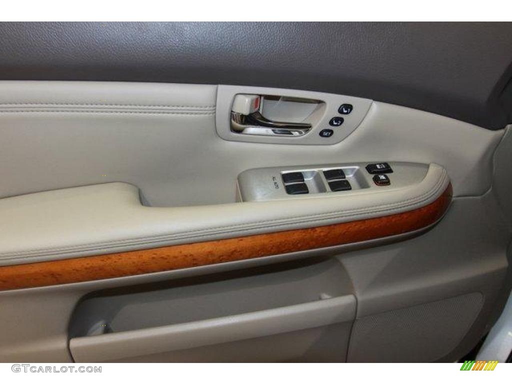 2006 RX 330 AWD - Crystal White Pearl / Light Gray photo #19