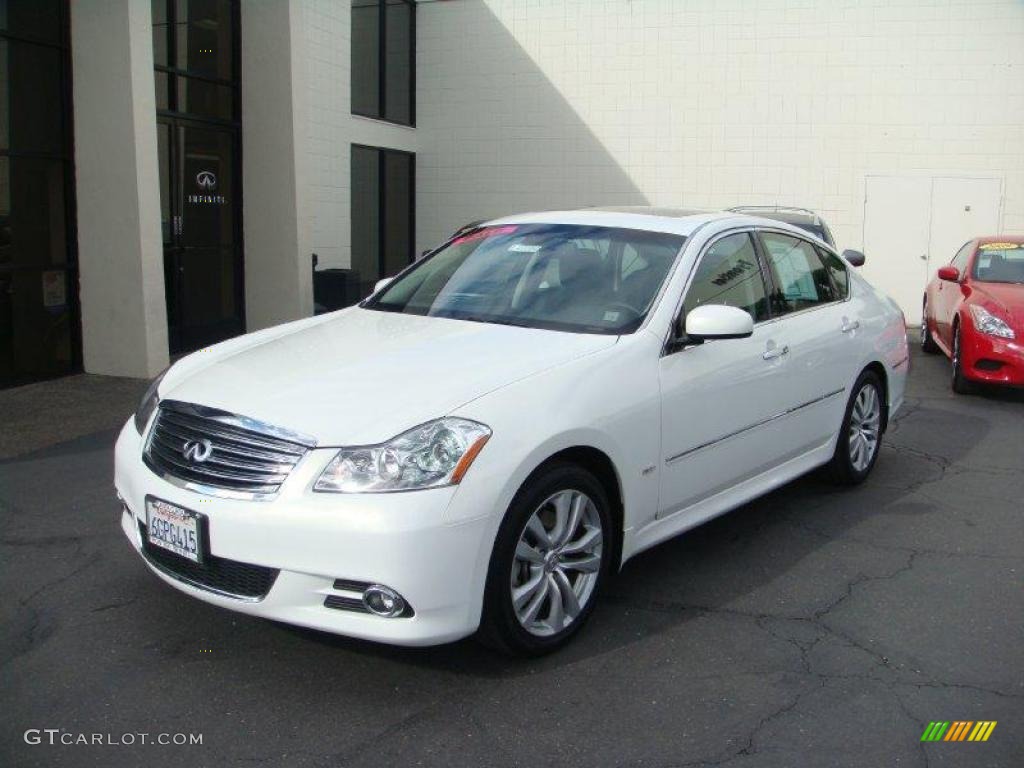 2009 M 35 Sedan - Moonlight White / Graphite Black photo #1