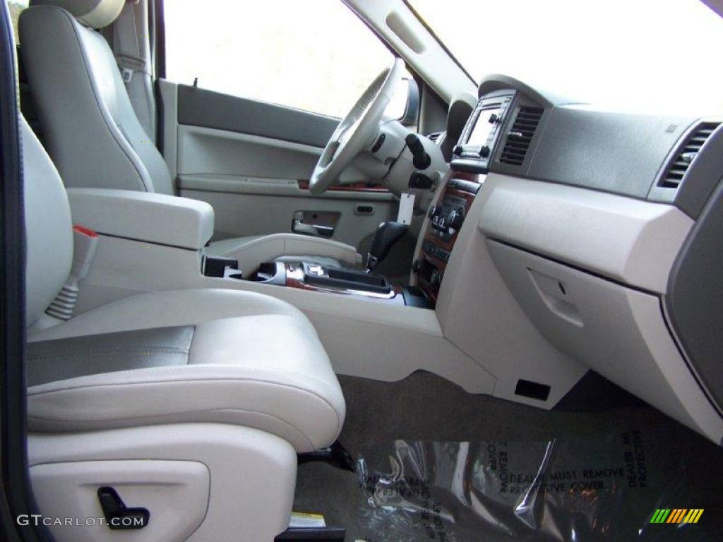 2005 Grand Cherokee Limited 4x4 - Dark Khaki Pearl / Dark Khaki/Light Graystone photo #28