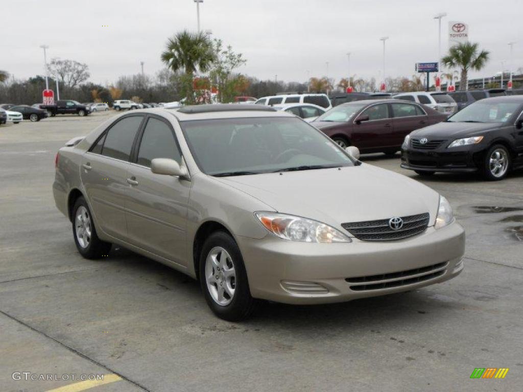 2004 Camry LE - Desert Sand Mica / Taupe photo #7