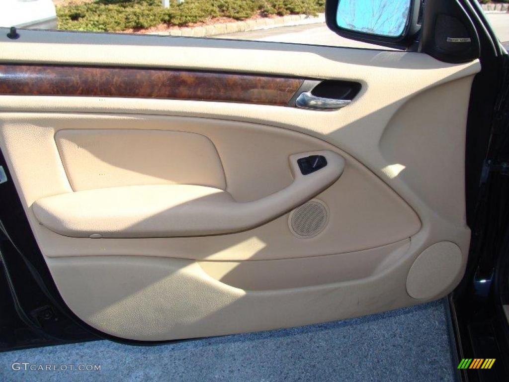 2002 3 Series 325xi Sedan - Jet Black / Sand photo #9