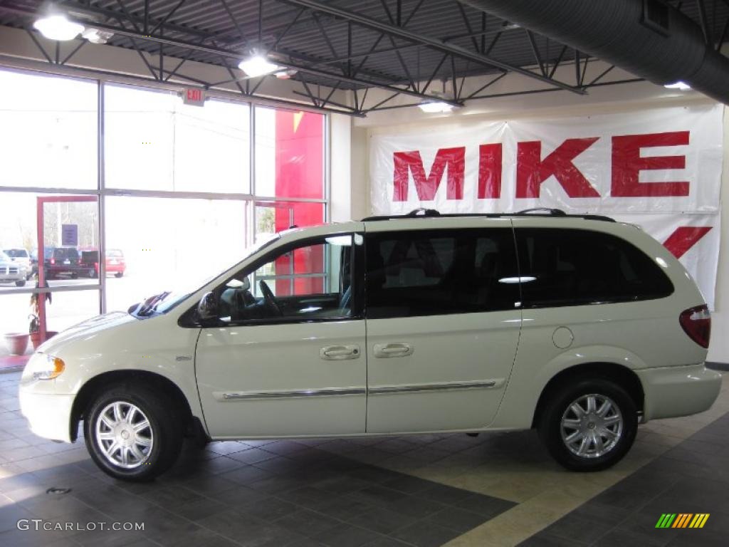 2007 Town & Country Touring - Cool Vanilla White / Dark Khaki/Light Graystone photo #2