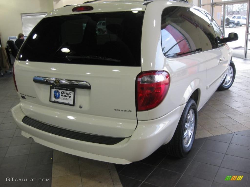 2007 Town & Country Touring - Cool Vanilla White / Dark Khaki/Light Graystone photo #8