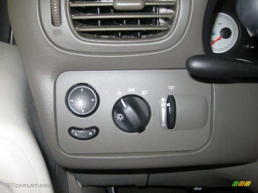 2007 Town & Country Touring - Cool Vanilla White / Dark Khaki/Light Graystone photo #21