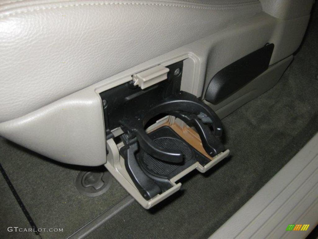 2007 Town & Country Touring - Cool Vanilla White / Dark Khaki/Light Graystone photo #26