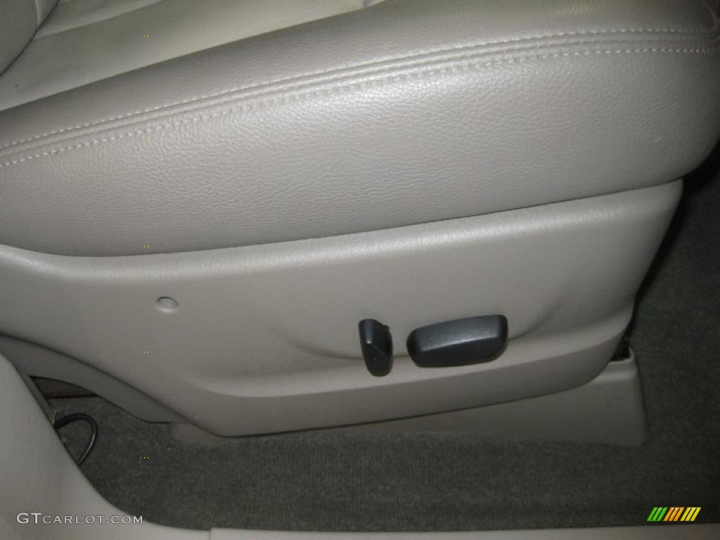 2007 Town & Country Touring - Cool Vanilla White / Dark Khaki/Light Graystone photo #33