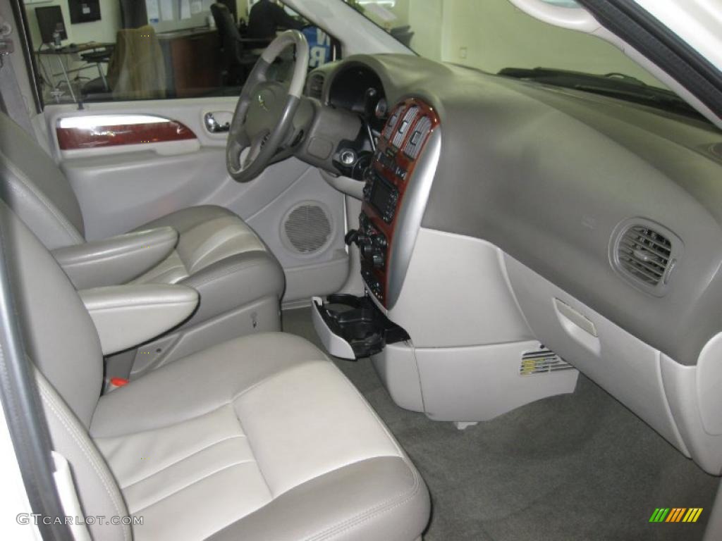 2007 Town & Country Touring - Cool Vanilla White / Dark Khaki/Light Graystone photo #34