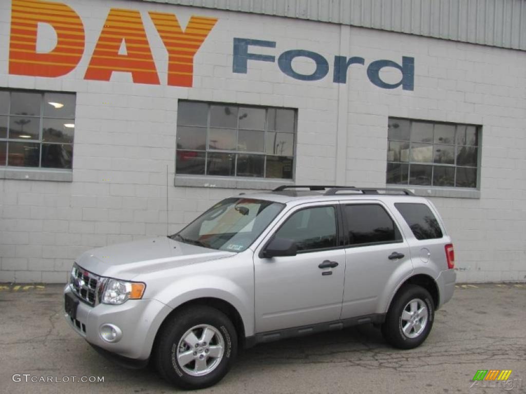 2009 Escape XLT V6 4WD - Brilliant Silver Metallic / Charcoal photo #1