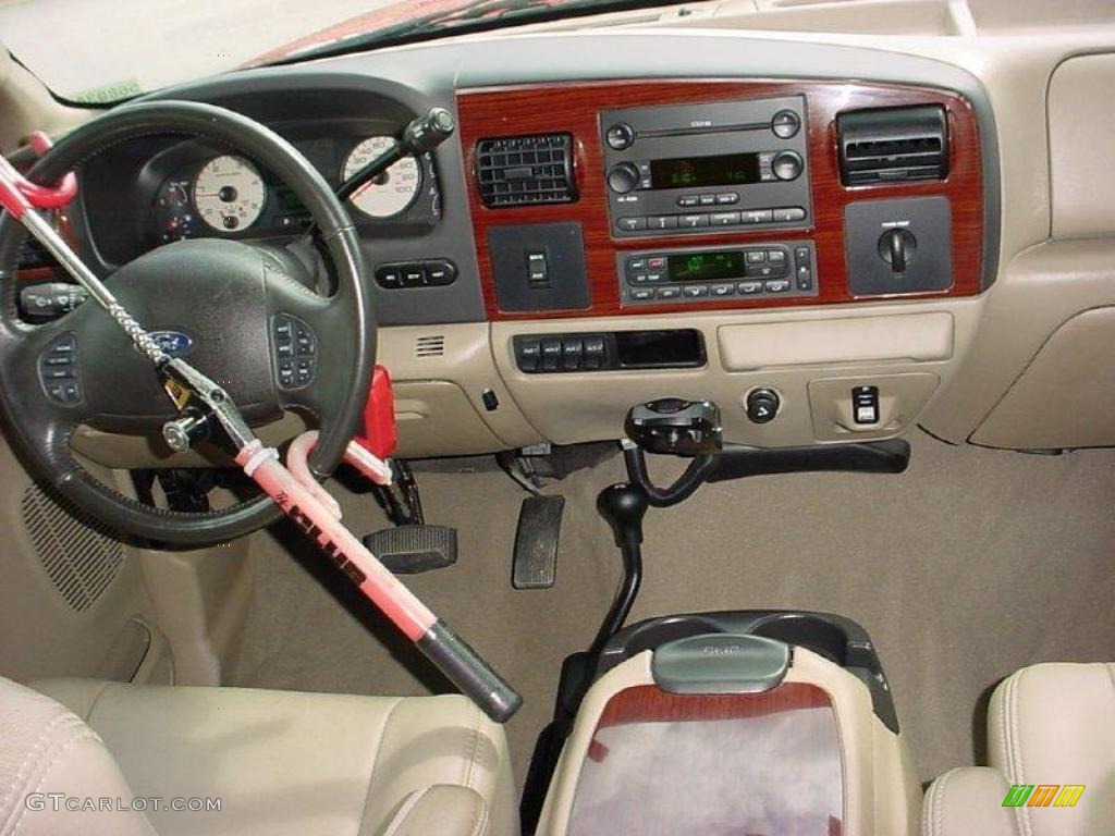 2007 F550 Super Duty Lariat Crew Cab Dually - Red / Tan photo #19