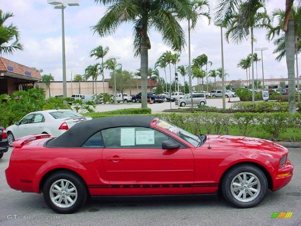 2006 Mustang V6 Deluxe Convertible - Torch Red / Light Graphite photo #2