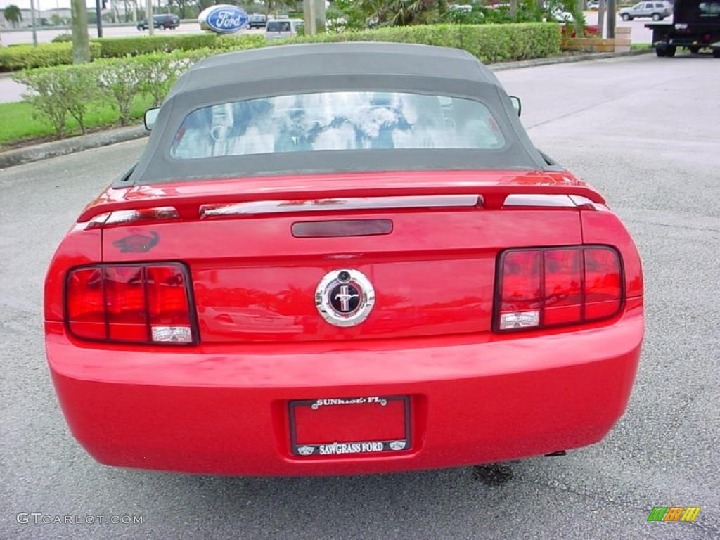 2006 Mustang V6 Deluxe Convertible - Torch Red / Light Graphite photo #4