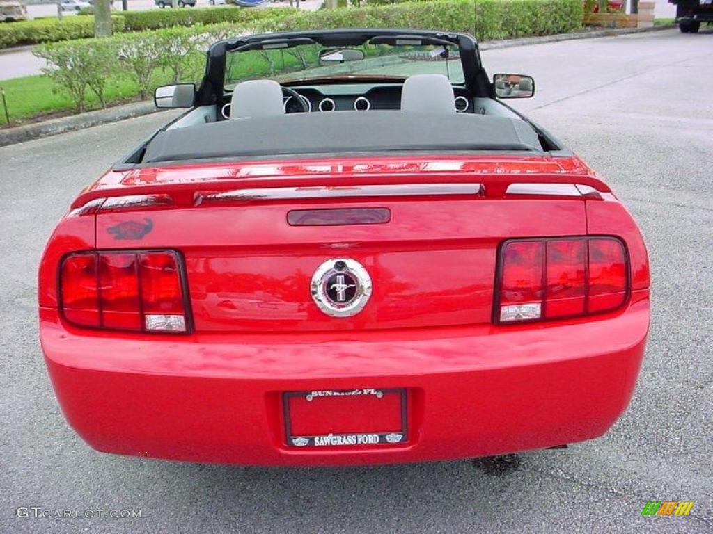 2006 Mustang V6 Deluxe Convertible - Torch Red / Light Graphite photo #5
