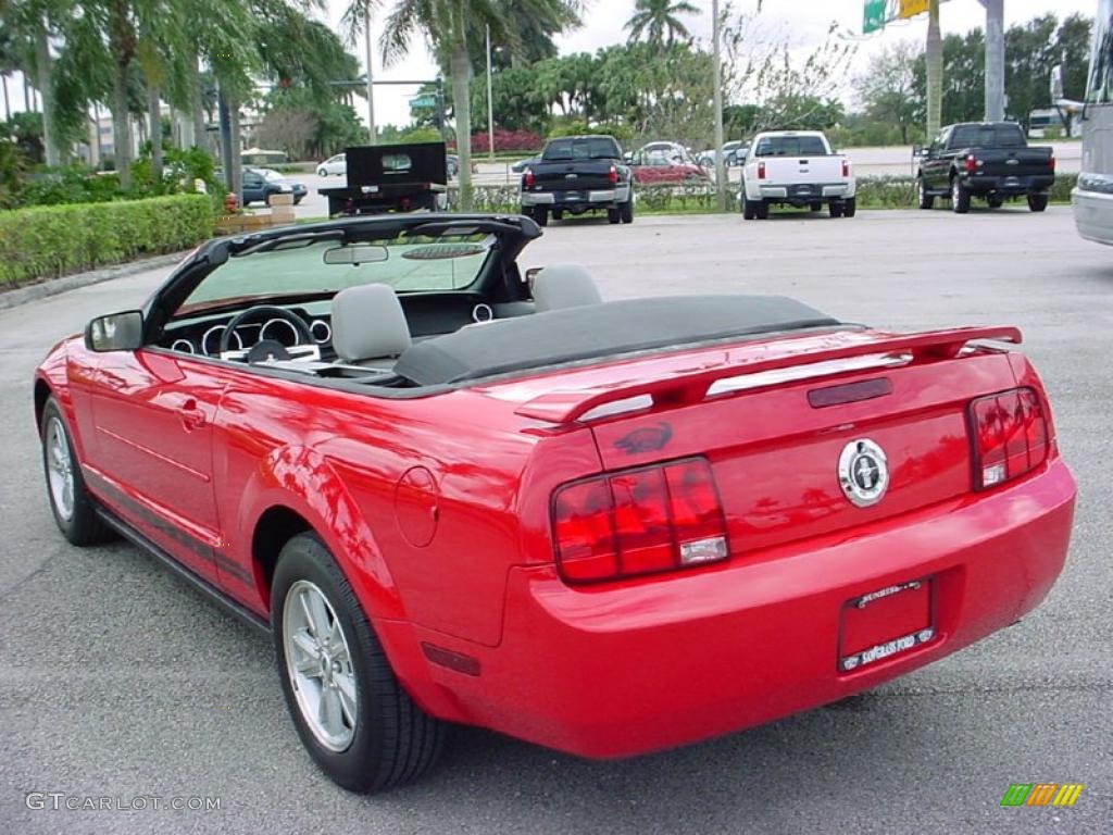 2006 Mustang V6 Deluxe Convertible - Torch Red / Light Graphite photo #6