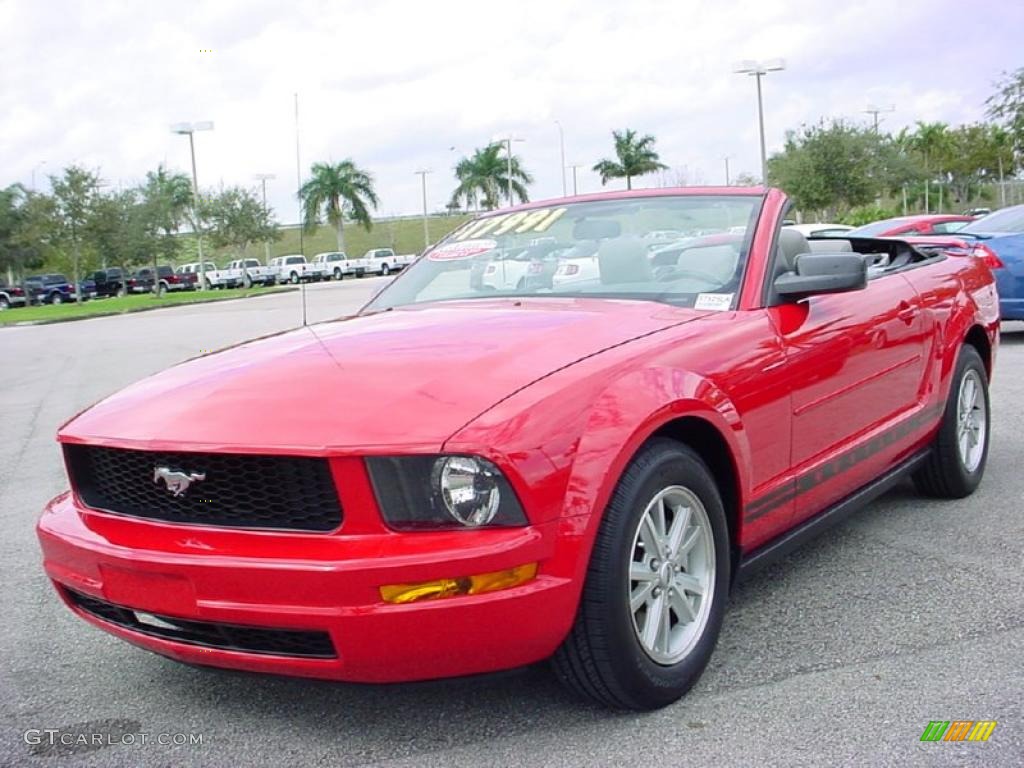 2006 Mustang V6 Deluxe Convertible - Torch Red / Light Graphite photo #8