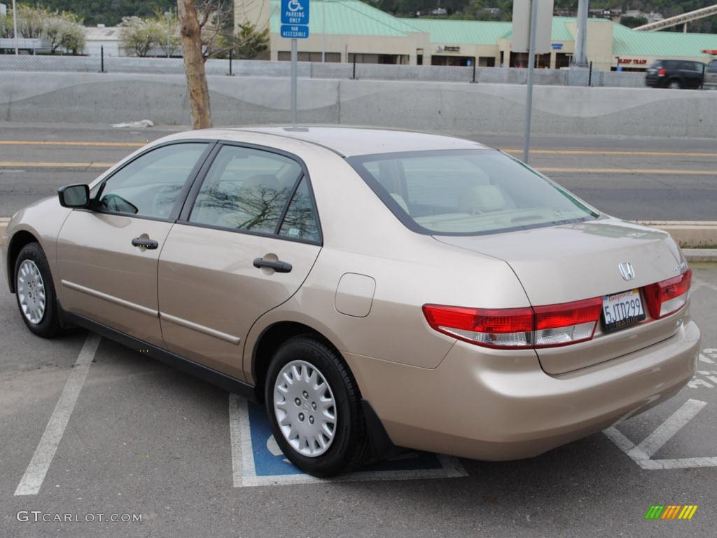 2004 Accord DX Sedan - Desert Mist Metallic / Ivory photo #5