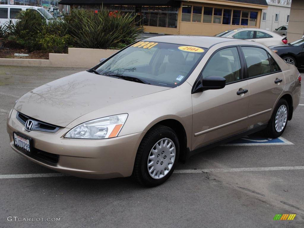 2004 Accord DX Sedan - Desert Mist Metallic / Ivory photo #7