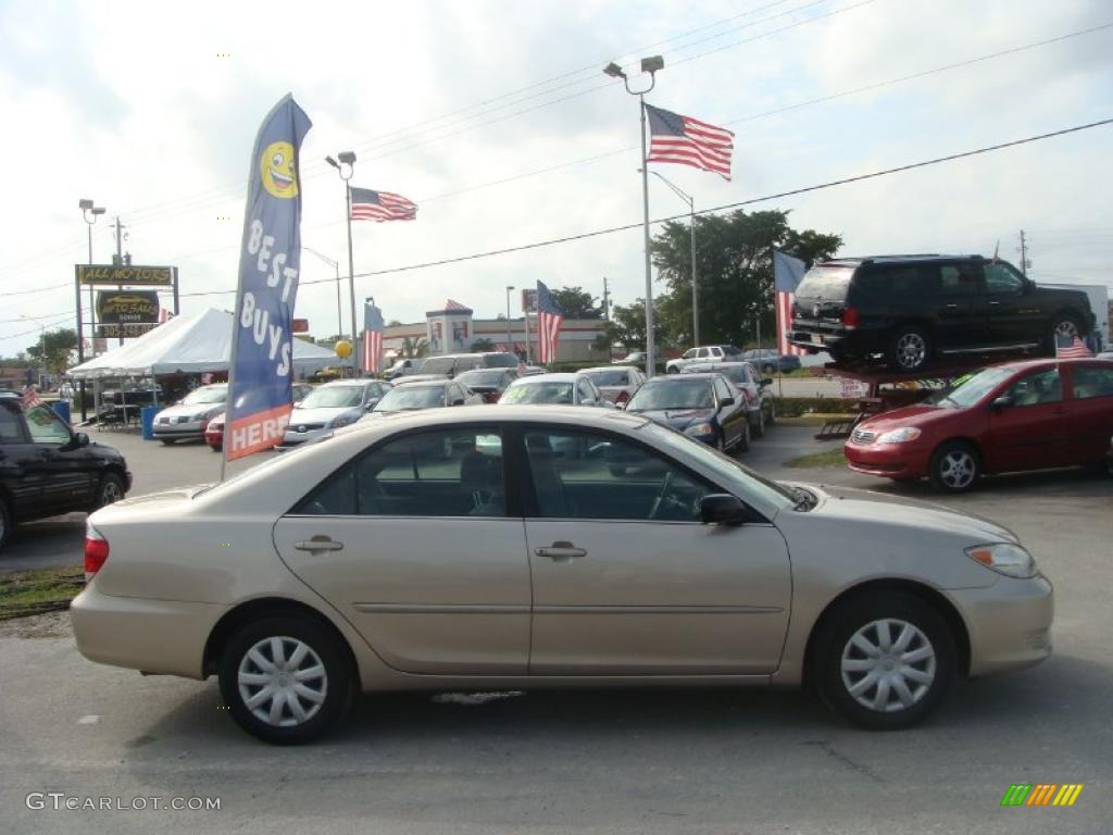 2006 Camry LE - Desert Sand Mica / Taupe photo #2