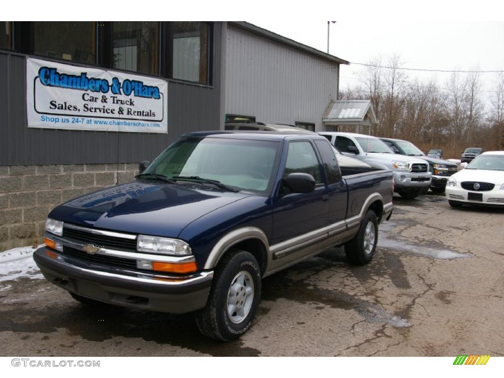 1999 S10 LS Extended Cab 4x4 - Indigo Blue Metallic / Medium Gray photo #1