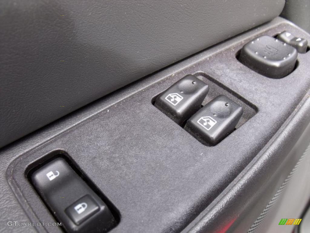 2005 Silverado 1500 Z71 Extended Cab 4x4 - Victory Red / Dark Charcoal photo #13