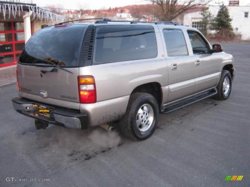 2003 Suburban 1500 LT 4x4 - Light Pewter Metallic / Gray/Dark Charcoal photo #2