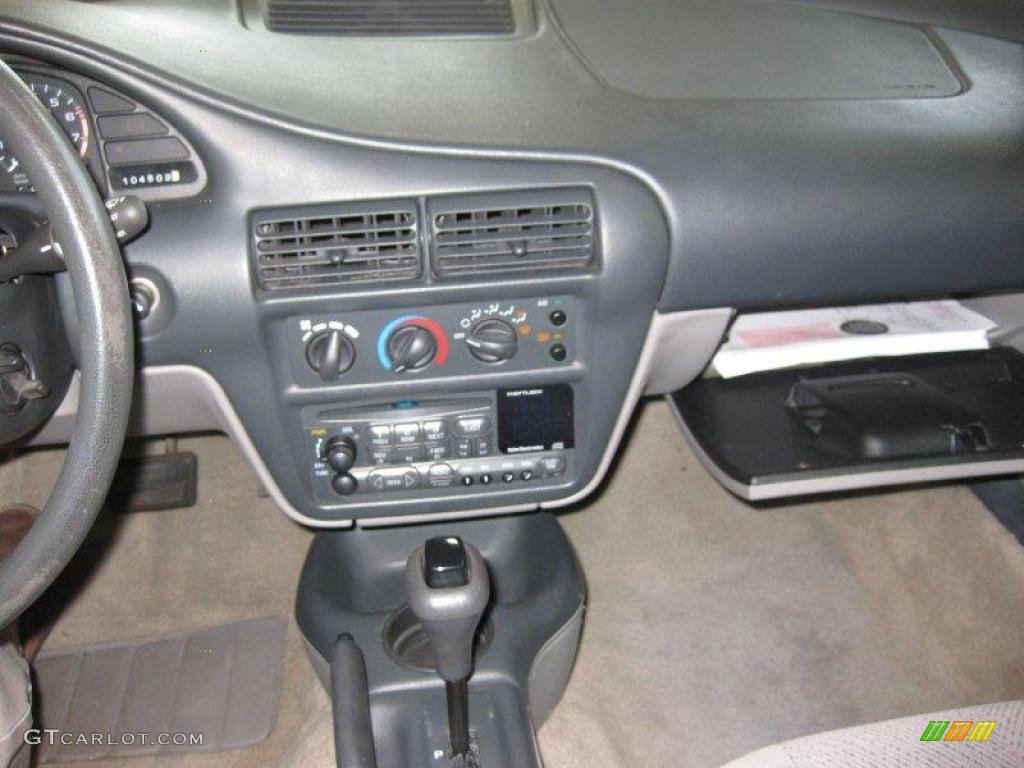 1996 Cavalier LS Convertible - Medium Bright Blue Metallic / Dark Gray photo #9