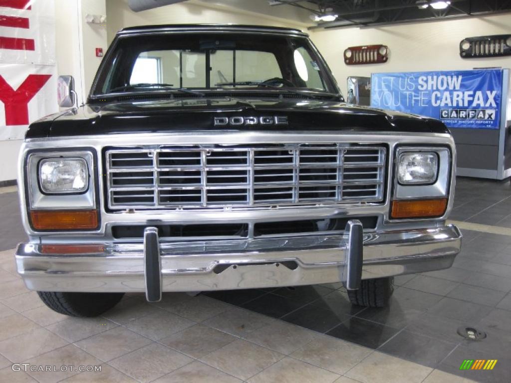 1985 Ram Truck 150 Royal SE - Silver Metallic / Dark Red photo #5