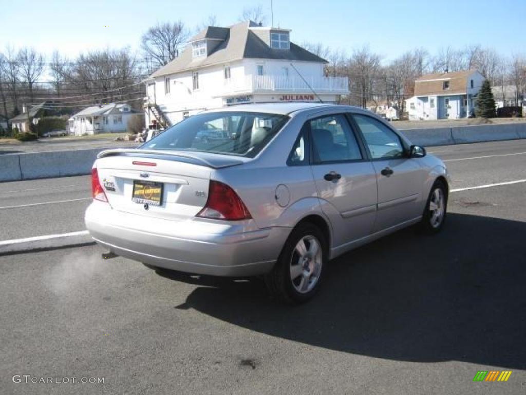 2003 Focus ZTS Sedan - CD Silver Metallic / Medium Graphite photo #3