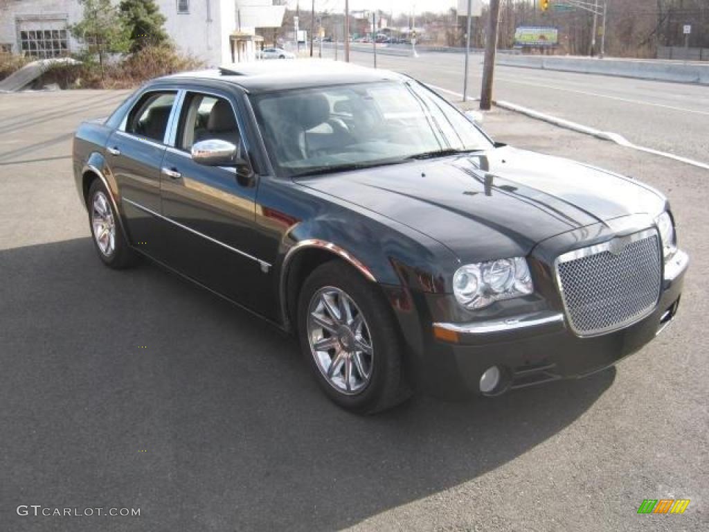 2005 300 C HEMI - Brilliant Black Crystal Pearl / Dark Slate Gray/Light Graystone photo #2