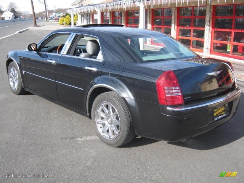 2005 300 C HEMI - Brilliant Black Crystal Pearl / Dark Slate Gray/Light Graystone photo #4