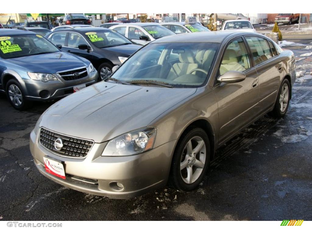 2005 Altima 3.5 SE - Coral Sand Metallic / Blond photo #1