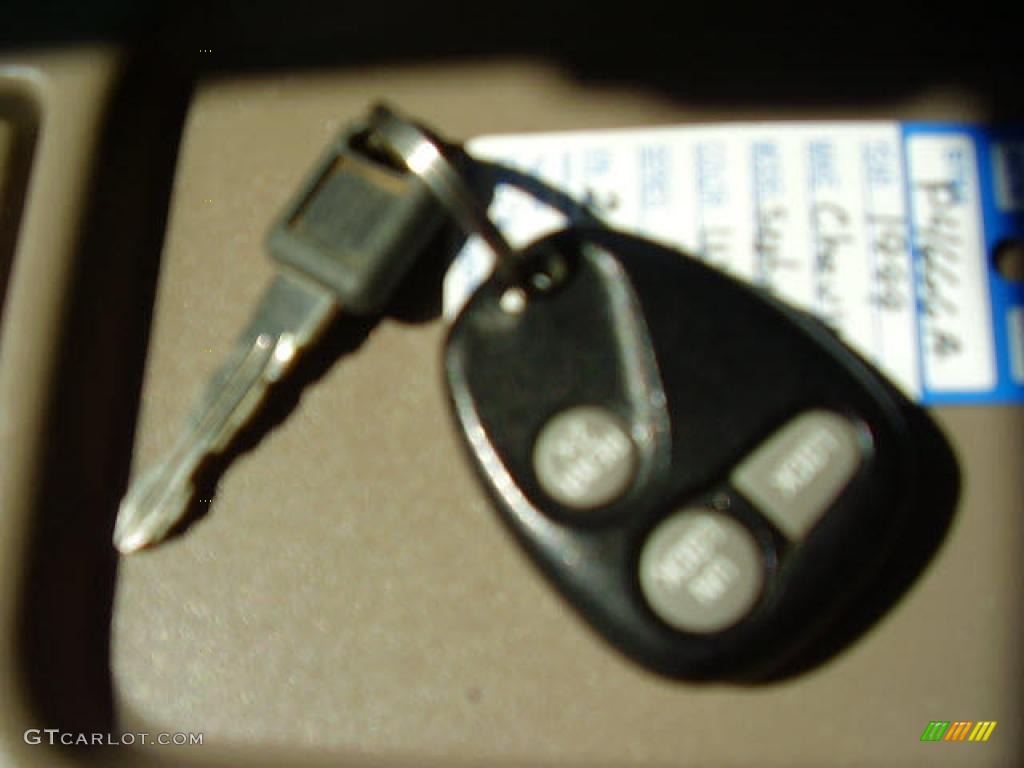 1999 Suburban K1500 LT 4x4 - Summit White / Neutral photo #10