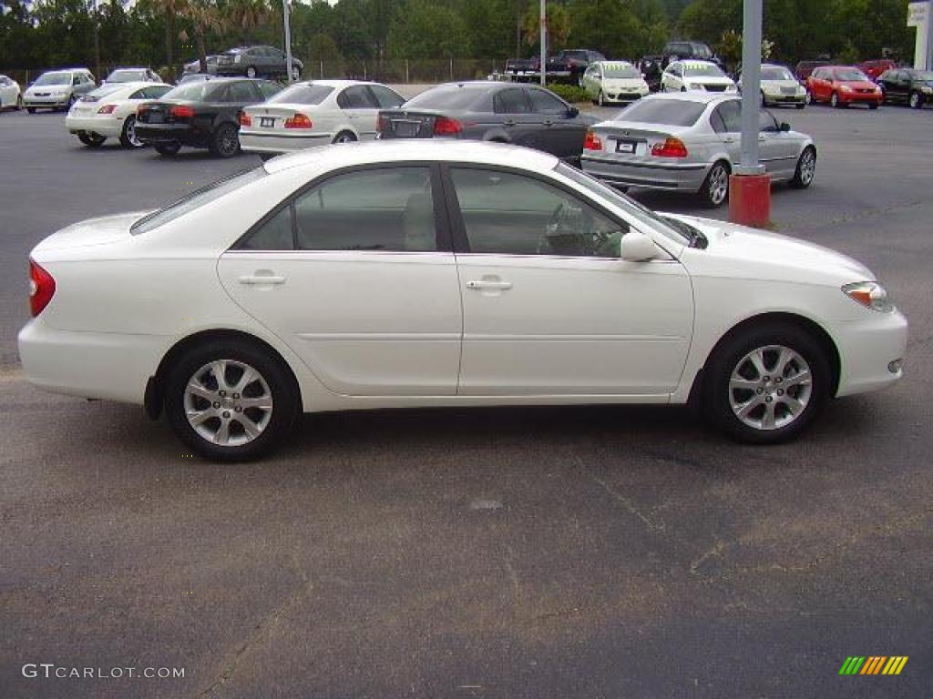 2004 Camry LE - Super White / Taupe photo #4