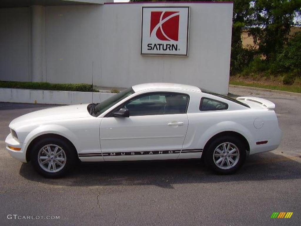 2005 Mustang V6 Deluxe Coupe - Performance White / Medium Parchment photo #1