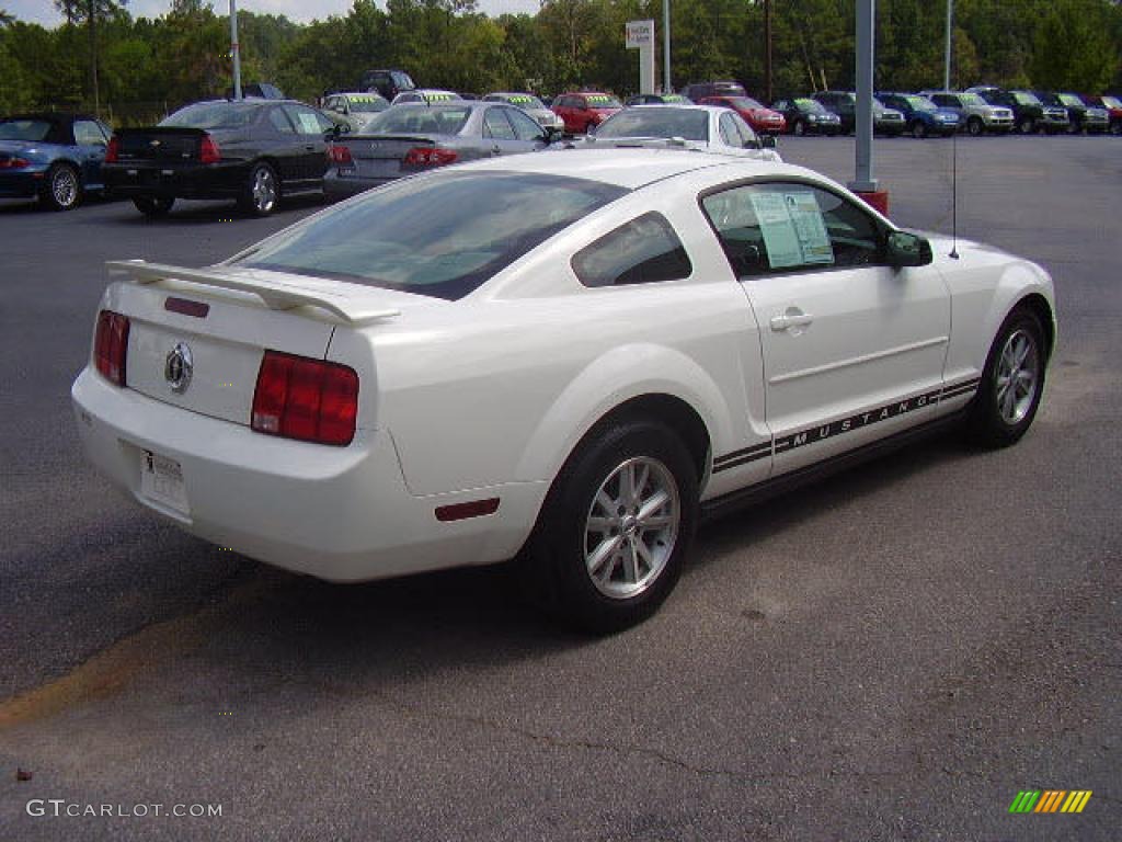 2005 Mustang V6 Deluxe Coupe - Performance White / Medium Parchment photo #5