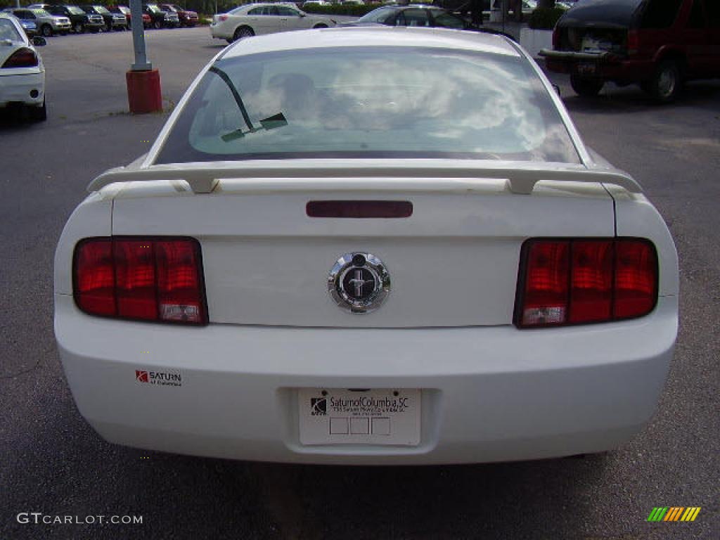 2005 Mustang V6 Deluxe Coupe - Performance White / Medium Parchment photo #6