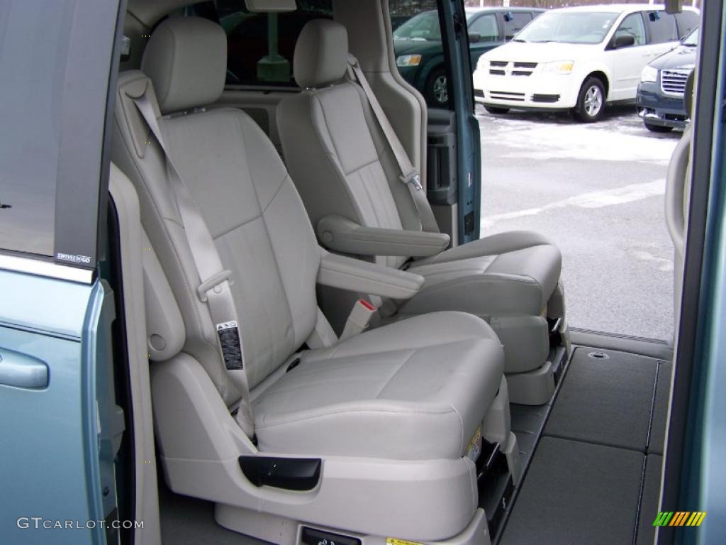 2008 Town & Country Touring - Clearwater Blue Pearlcoat / Medium Slate Gray/Light Shale photo #12