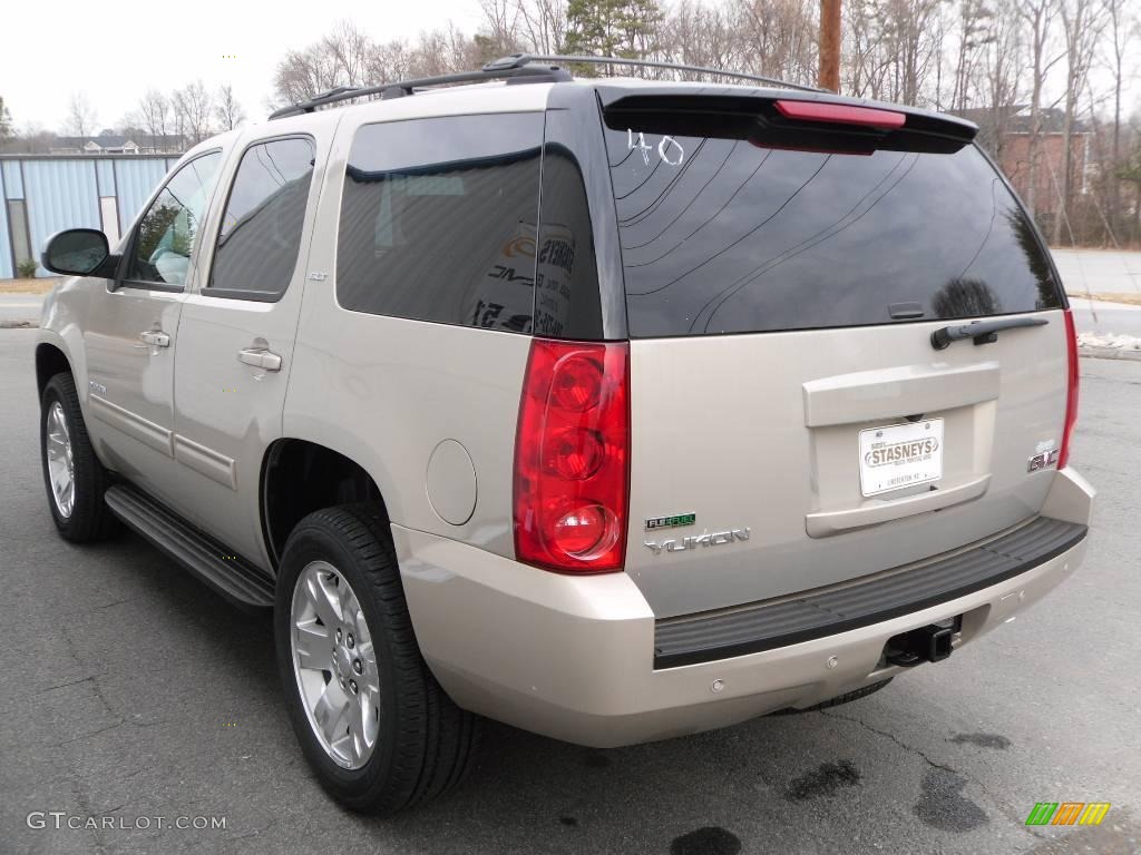 2010 Yukon SLT 4x4 - Gold Mist Metallic / Light Tan photo #3