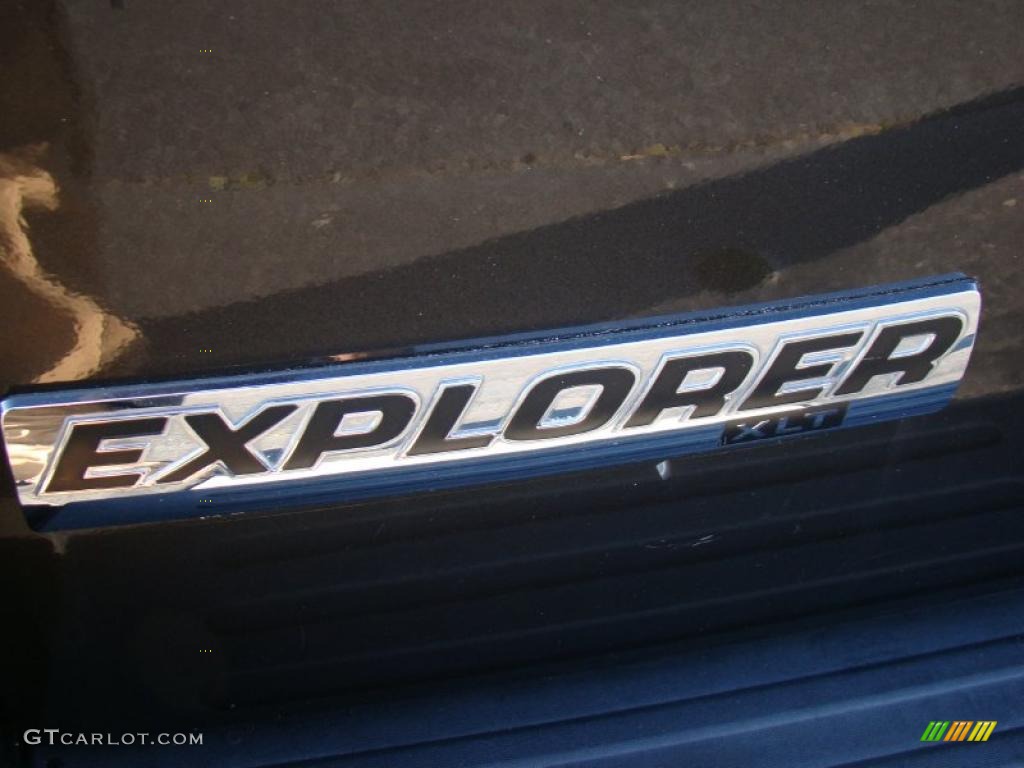 2006 Explorer XLT - Dark Stone Metallic / Camel photo #35