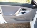Super White - Camry SE Photo No. 13