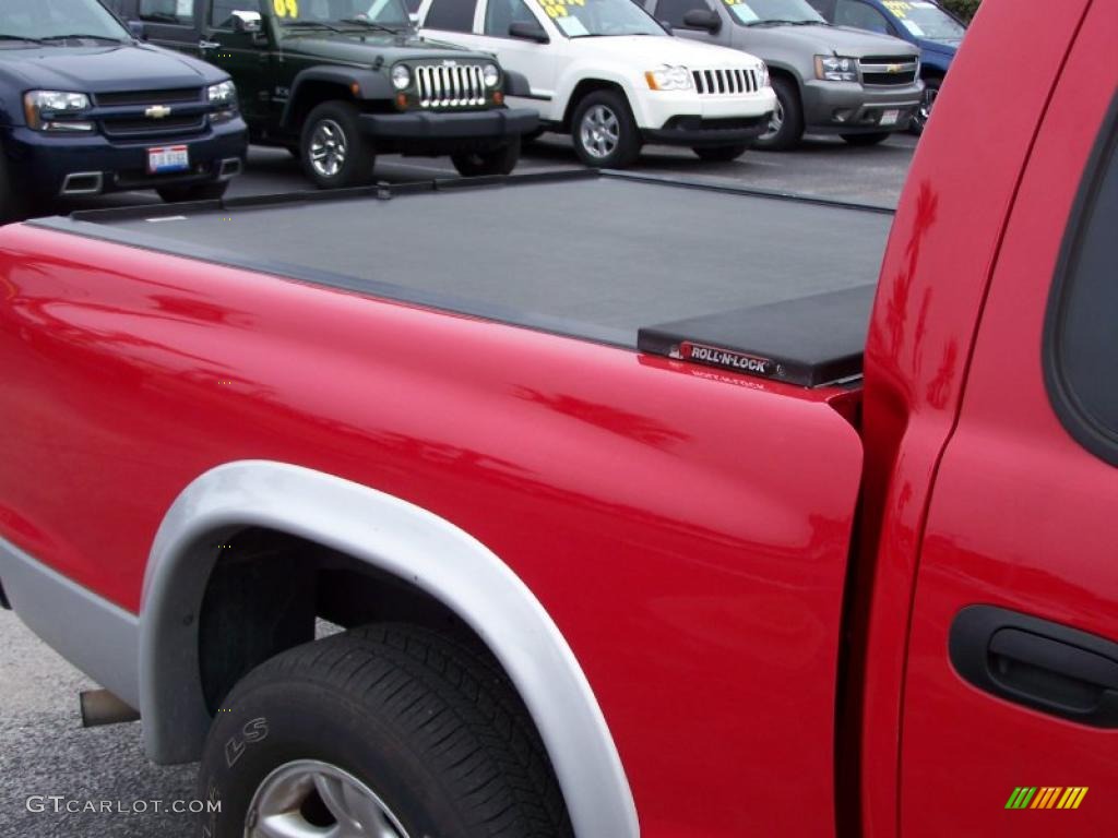 2004 Dakota SLT Quad Cab - Flame Red / Dark Slate Gray photo #4