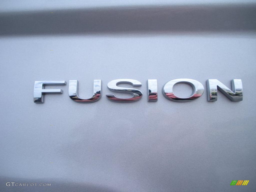 2010 Fusion SE - Brilliant Silver Metallic / Charcoal Black photo #4