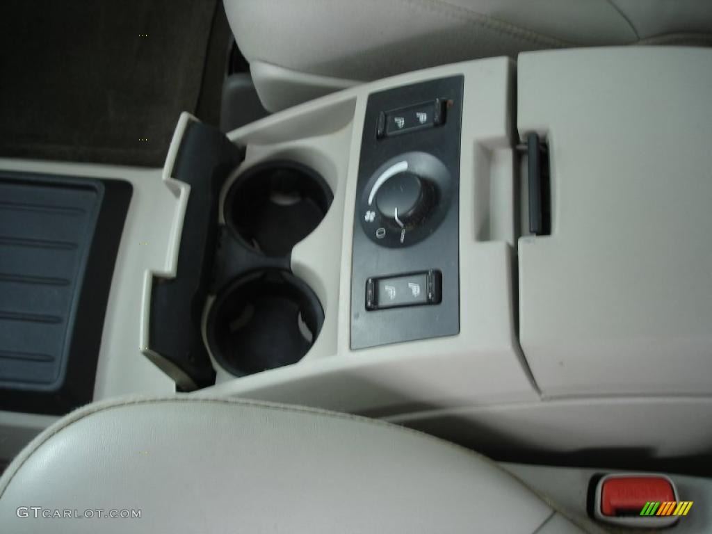 2004 Pacifica AWD - Stone White / Light Taupe photo #14