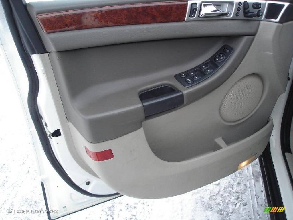 2004 Pacifica AWD - Stone White / Light Taupe photo #17