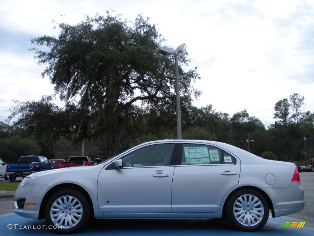 2010 Fusion Hybrid - Brilliant Silver Metallic / Camel photo #2