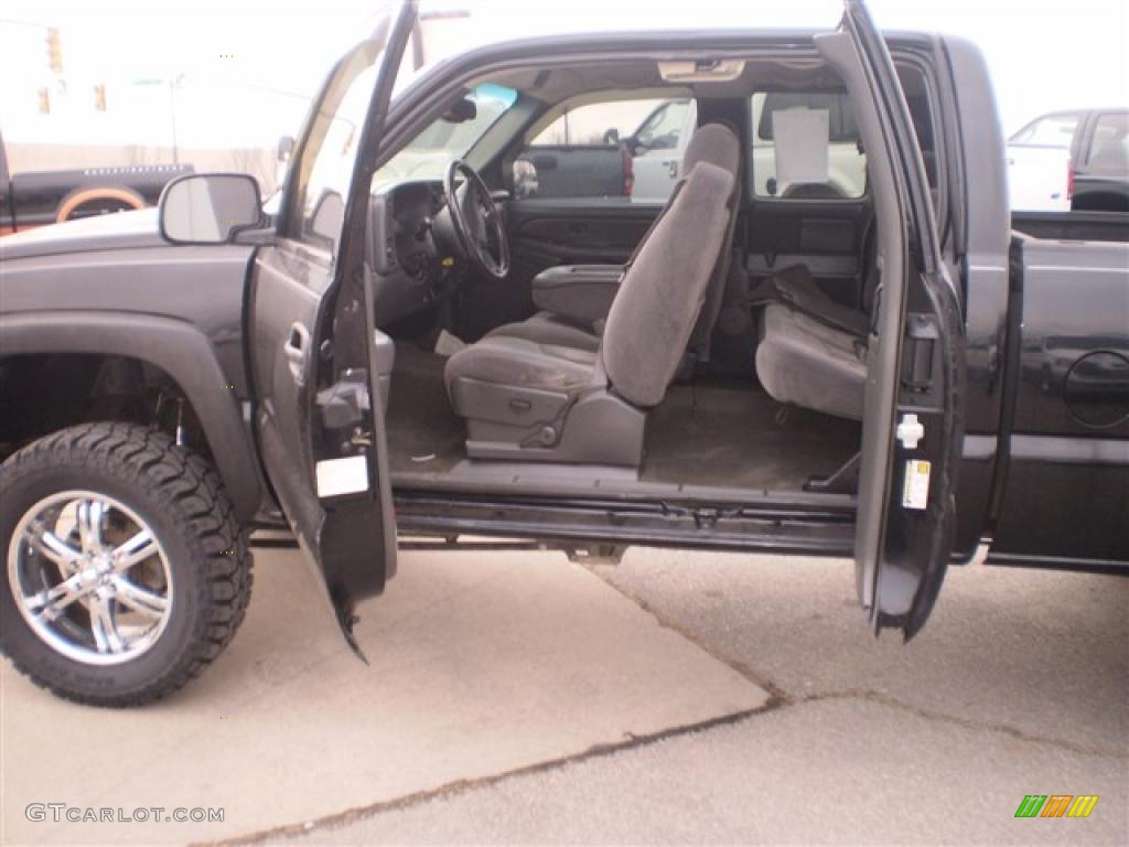 2005 Silverado 1500 LS Extended Cab 4x4 - Black / Medium Gray photo #6