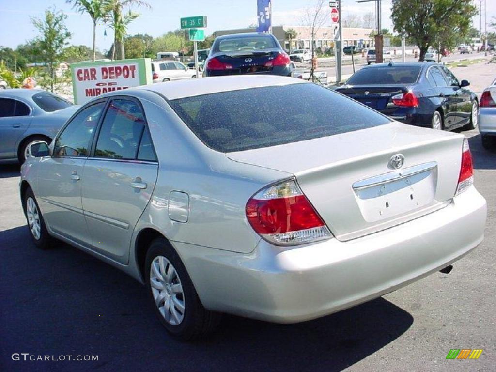 2006 Camry LE - Lunar Mist Metallic / Stone Gray photo #5