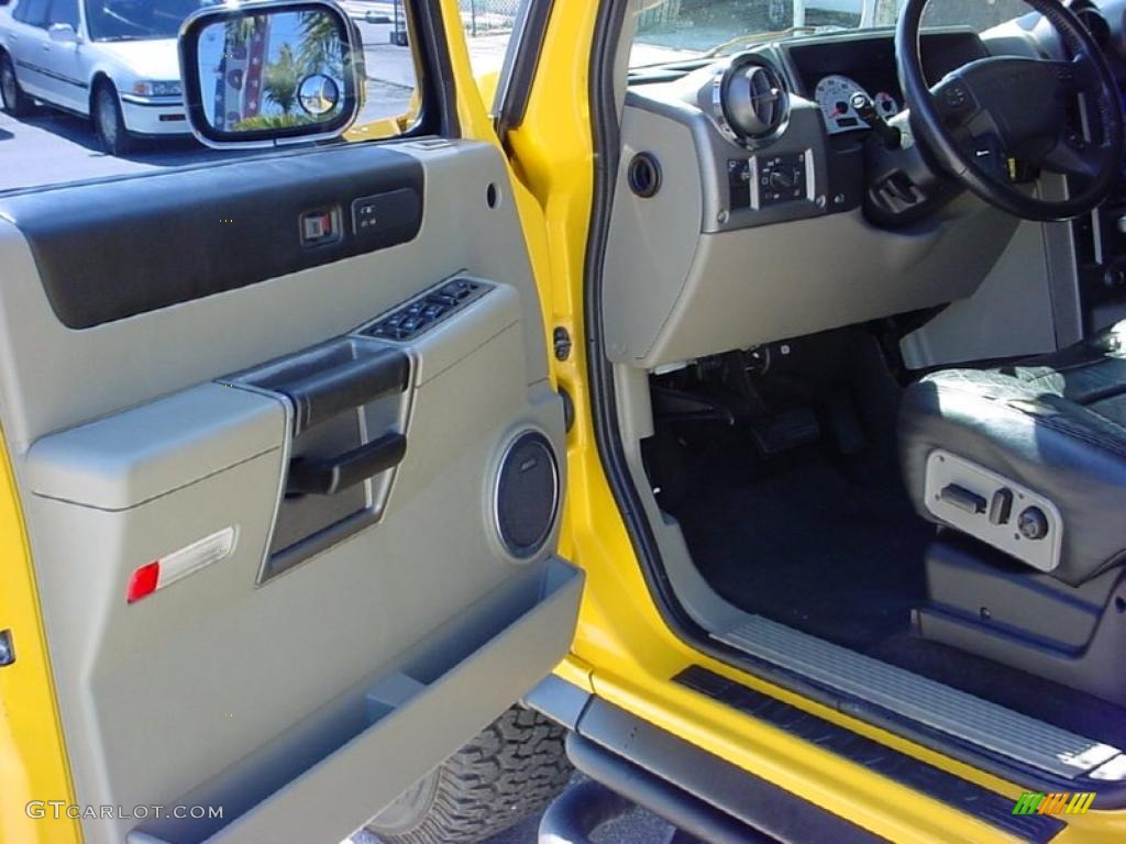 2003 H2 SUV - Yellow / Black photo #9