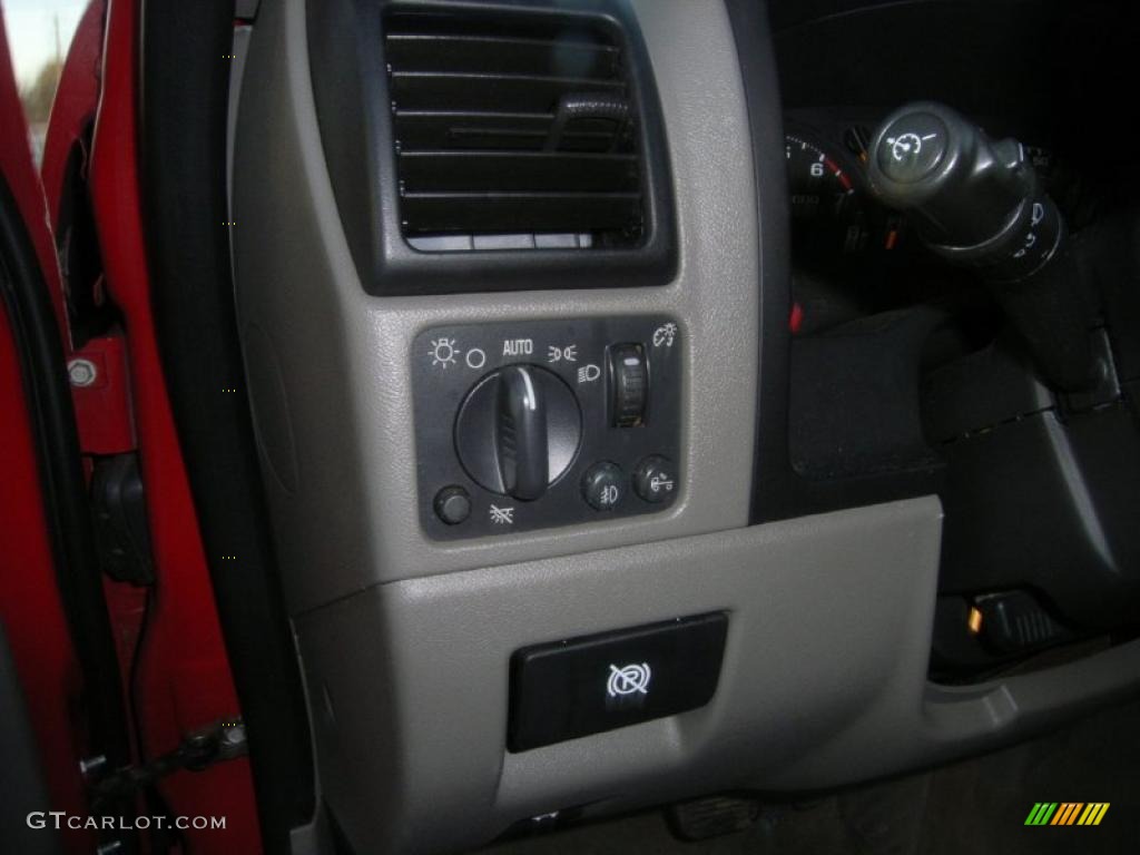 2005 Colorado Z71 Extended Cab 4x4 - Victory Red / Medium Dark Pewter photo #15