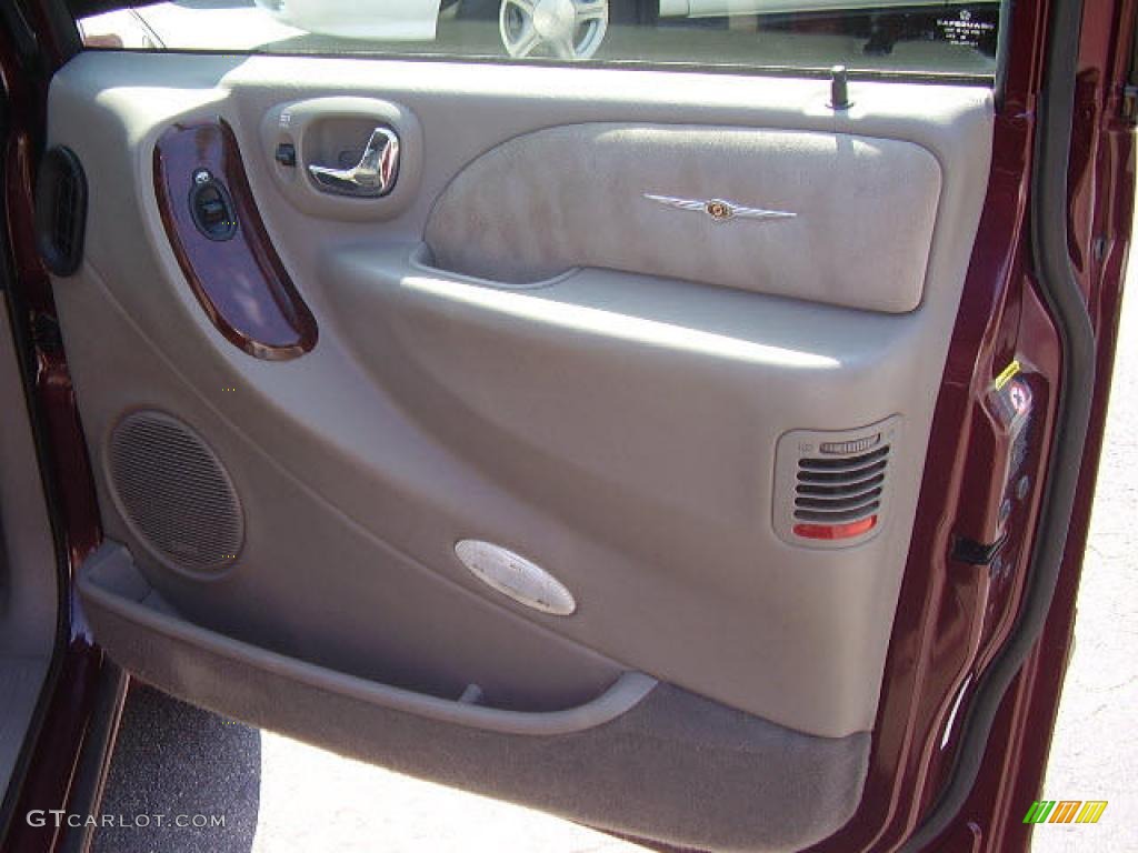 2001 Town & Country Limited AWD - Dark Garnet Red Pearl / Taupe photo #22