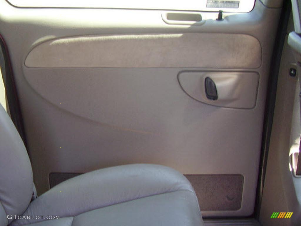 2001 Town & Country Limited AWD - Dark Garnet Red Pearl / Taupe photo #23